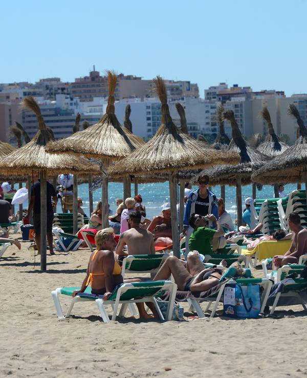 Strandleben an der Playa de Palma in S'Arenal.