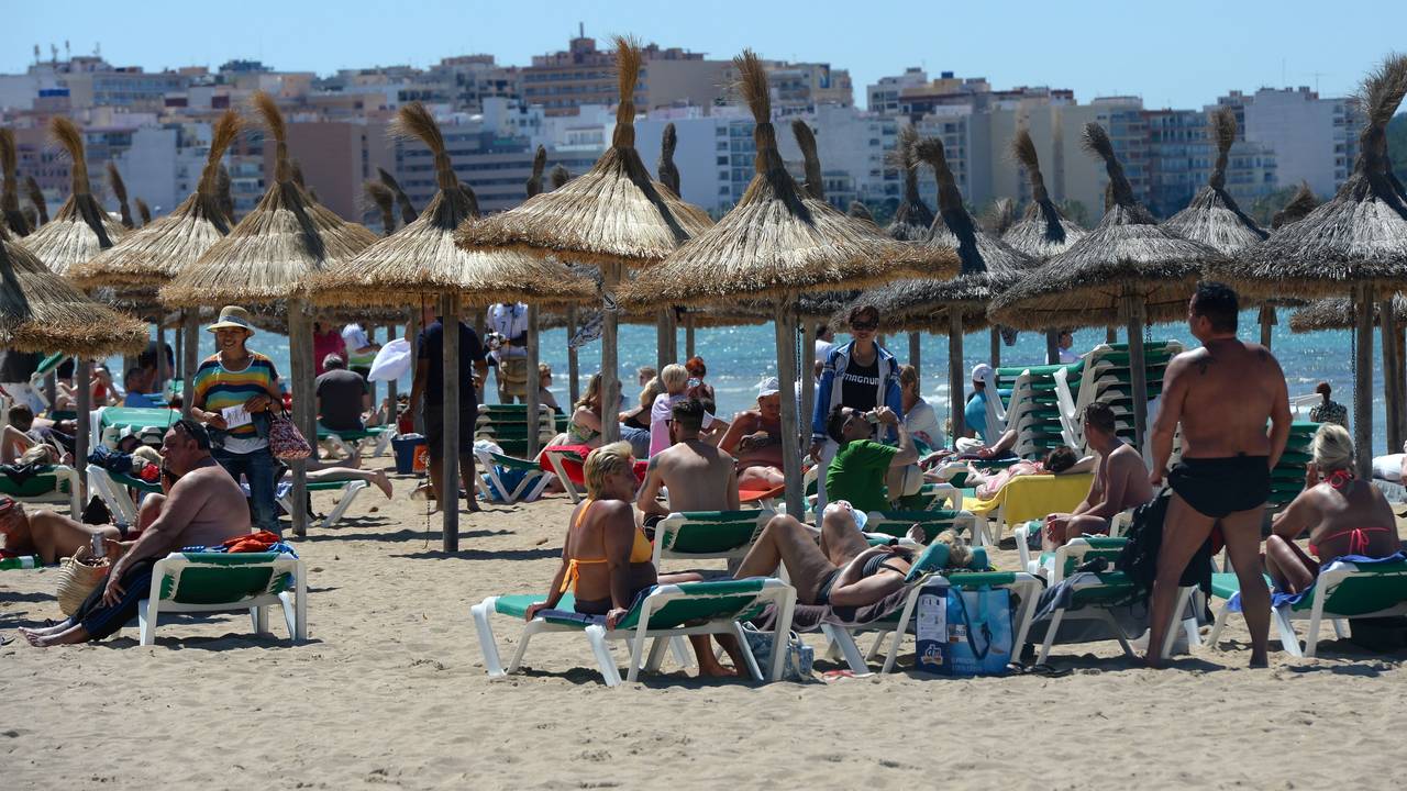 Strandleben an der Playa de Palma in S'Arenal.