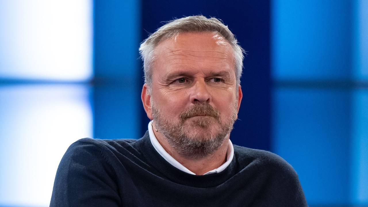 Didi Hamann, Sky Experte, nimmt in einem TV-Studio an einer Presseveranstaltung teil.