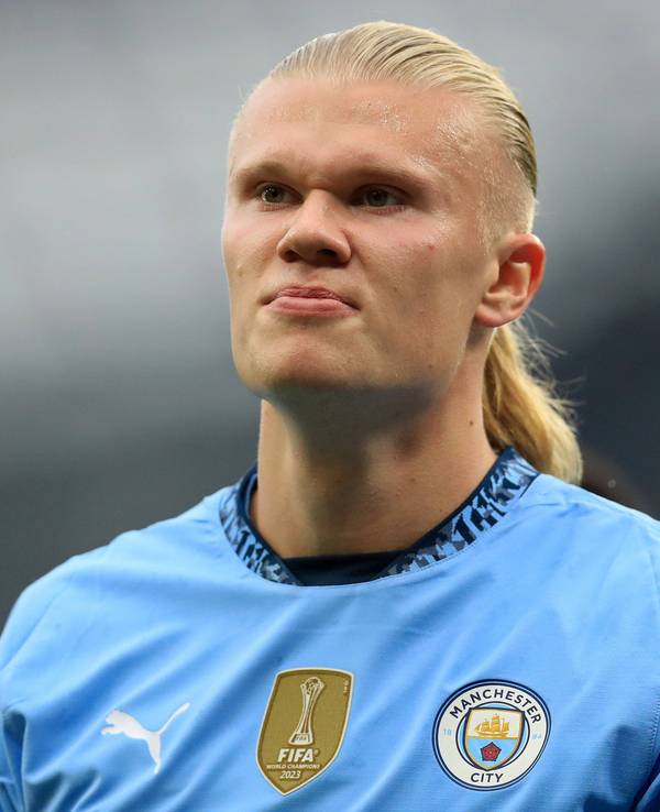 Erling Haaland schockiert die Fans am 22. September 2024 bei der Partie gegen den FC Arsenal mit seinem unsportlichen Verhalten.