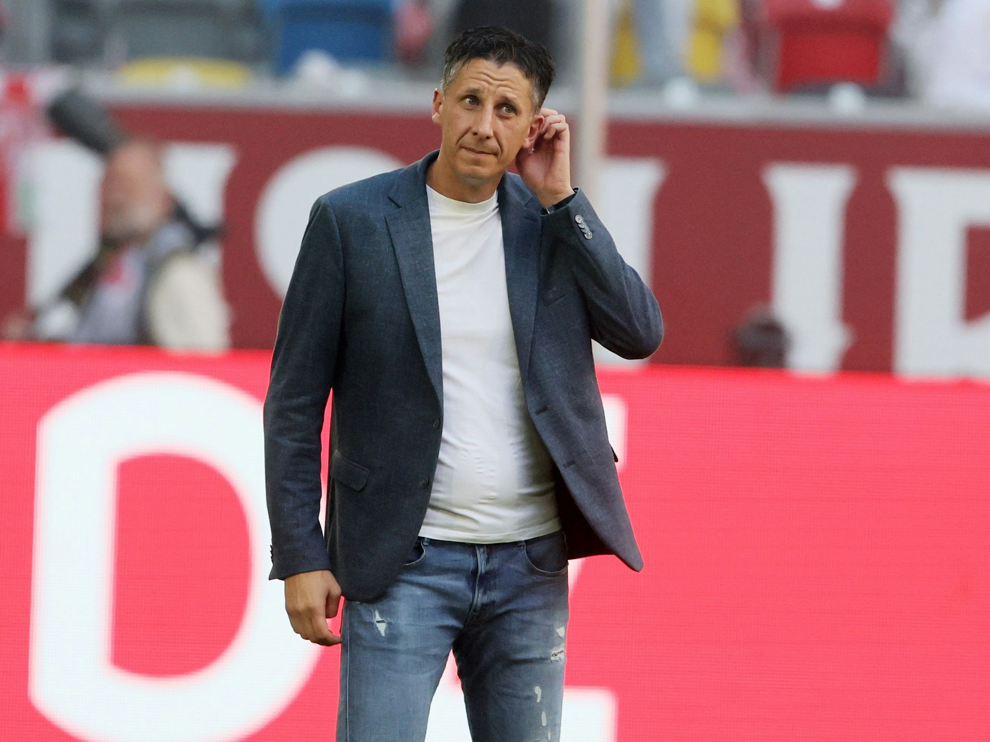 Kölns Sport-Geschäftsführer Christian Keller in der Merkur Spiel-Arena.