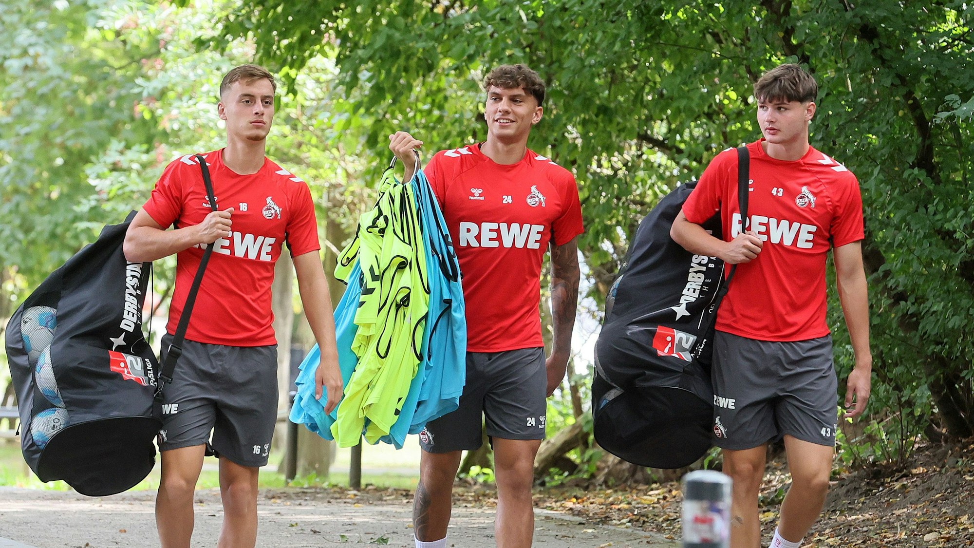 Marvin Obuz, Julian Pauli und Jaka Cuber Potocnik am 23. August 2024 vor dem FC-Training.