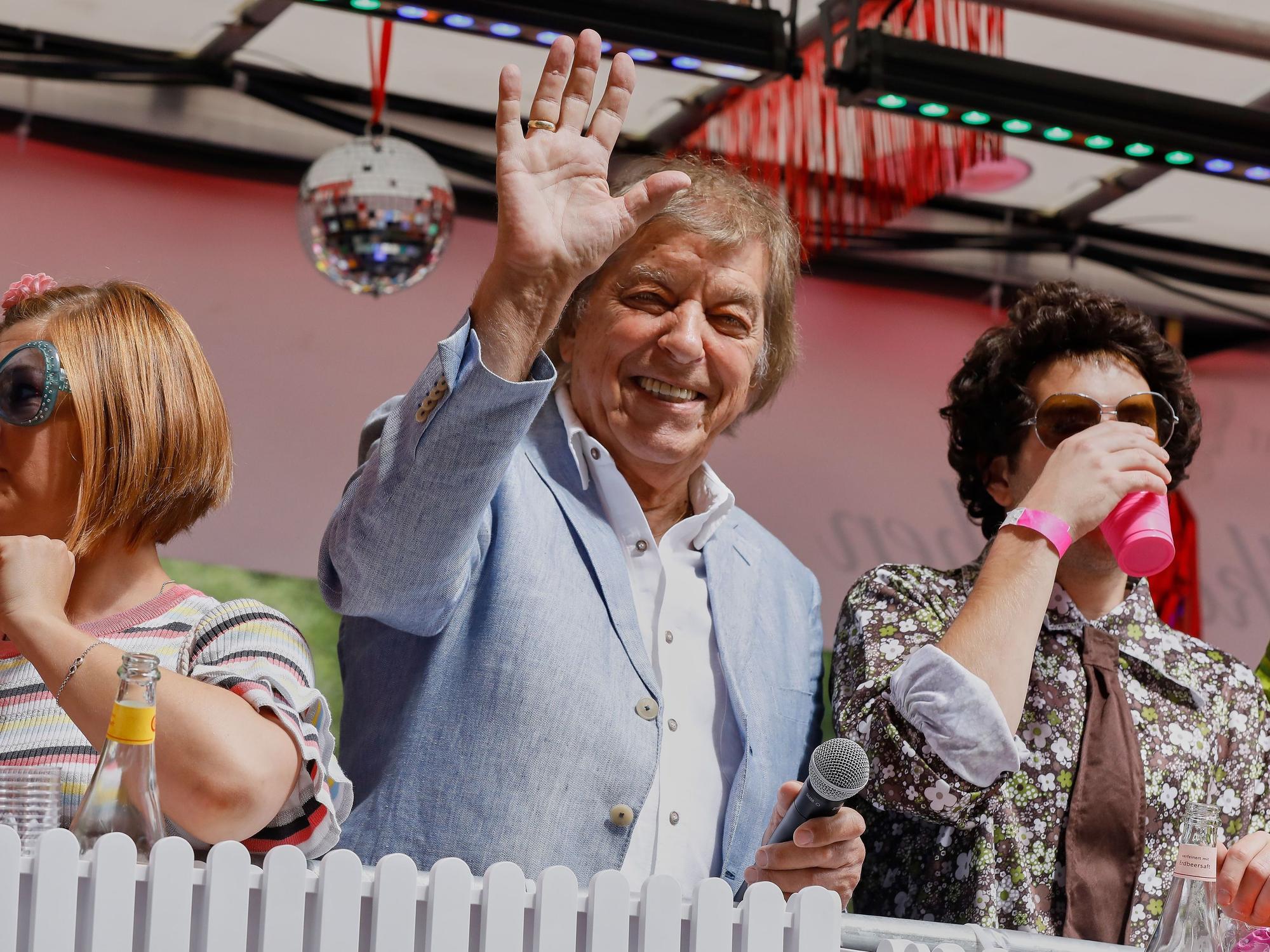 Bata Illic (hier zu sehen beim „Schlager-Move“ in Hamburg am 15. Juli 2017) feiert am 30. September 2024 seinen 85. Geburstag und kann auf eine bewegte Karriere zurückblicken.