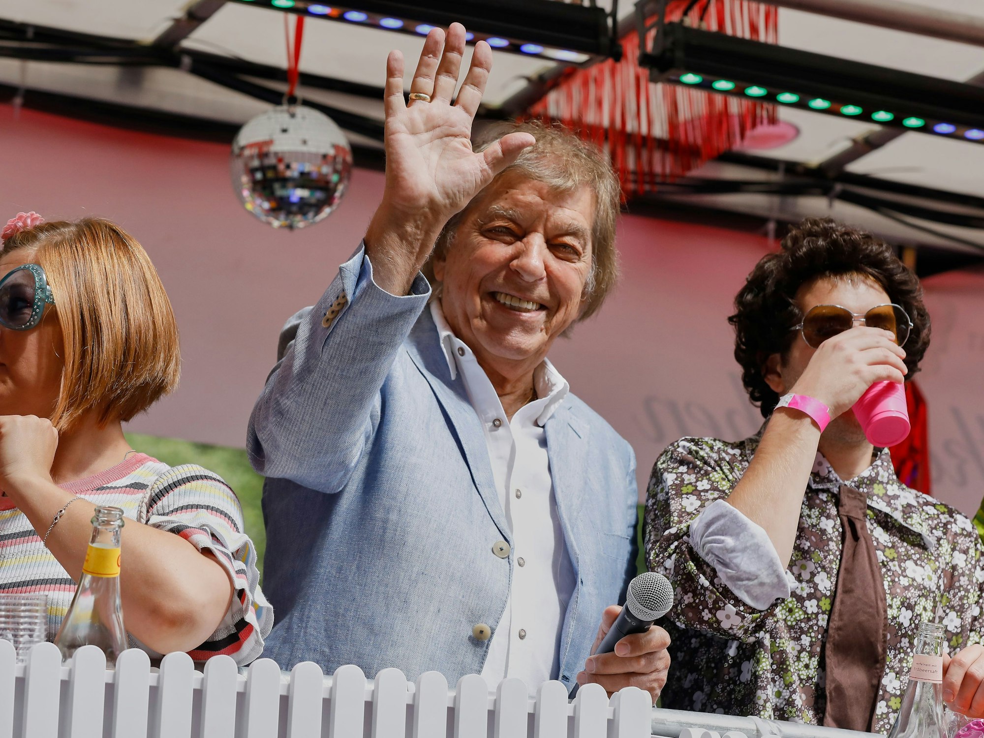 Bata Illic (hier zu sehen beim „Schlager-Move“ in Hamburg am 15. Juli 2017) feiert am 30. September 2024 seinen 85. Geburstag und kann auf eine bewegte Karriere zurückblicken.