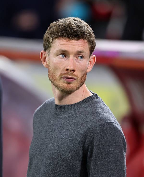 Florian Kainz als Zuschauer beim Spielfeldrand.