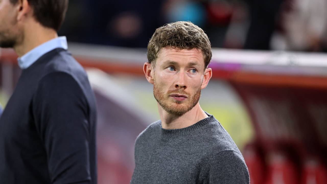 Florian Kainz als Zuschauer beim Spielfeldrand.