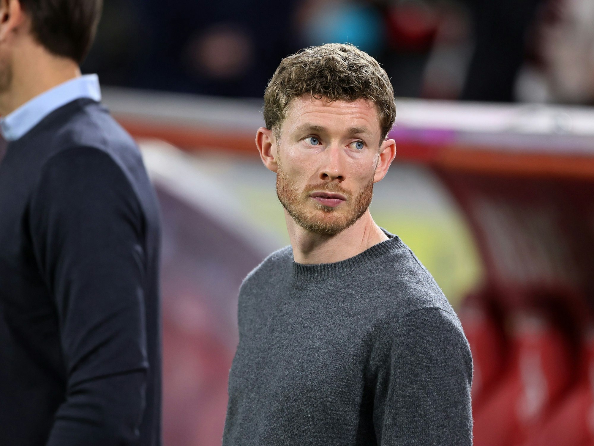 Florian Kainz als Zuschauer beim Spielfeldrand.