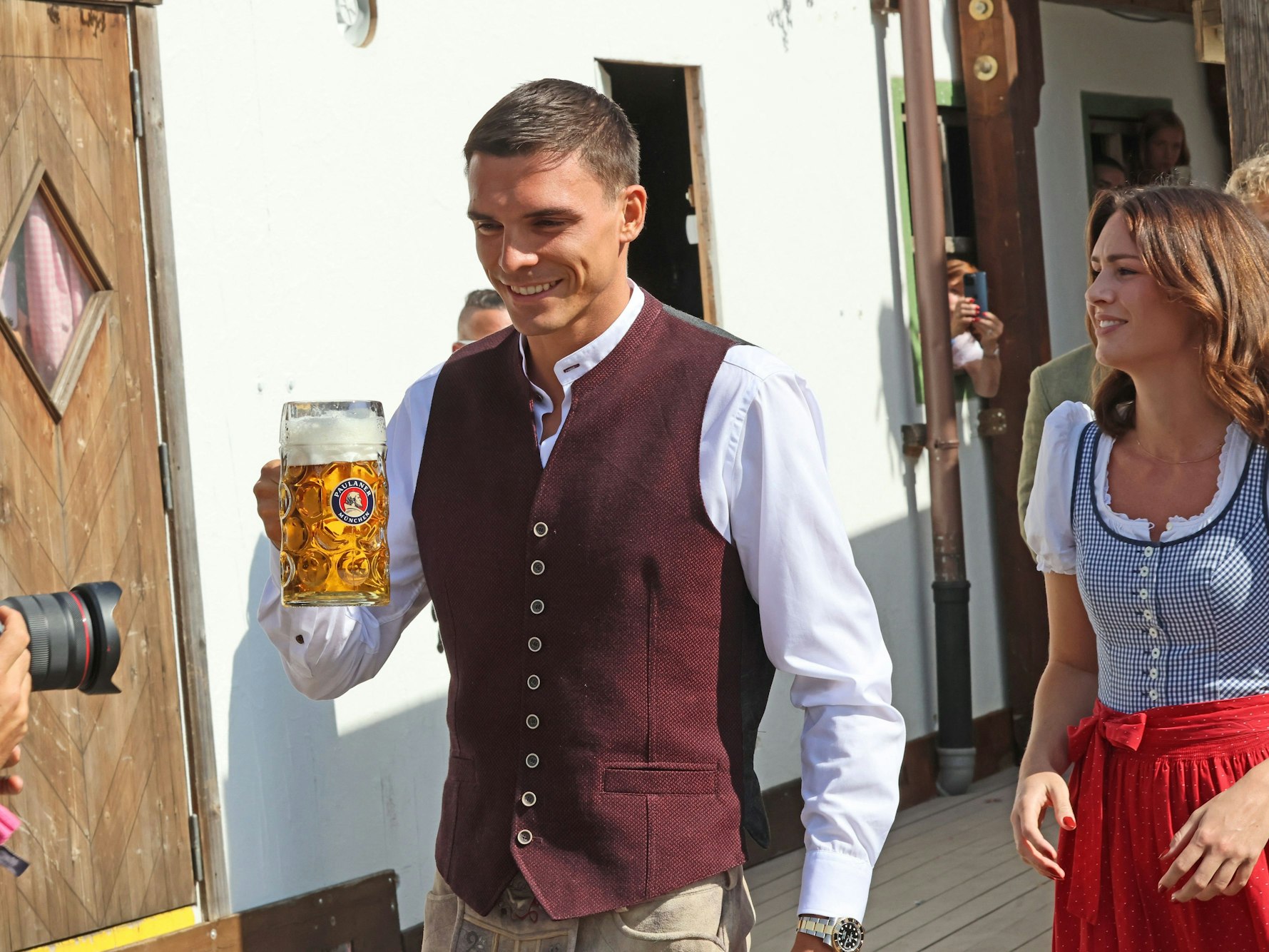 Beim traditionellen Wiesn-Besuch zeigte sich Joao Palhinha ohne seine Ehefrau.