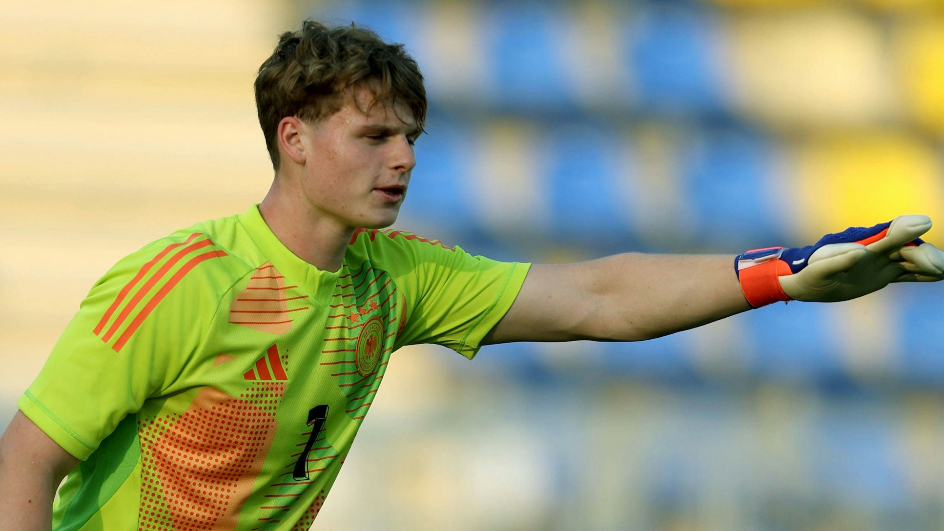Jonas Urbig steht im Tor der deutschen U21 des DFB.