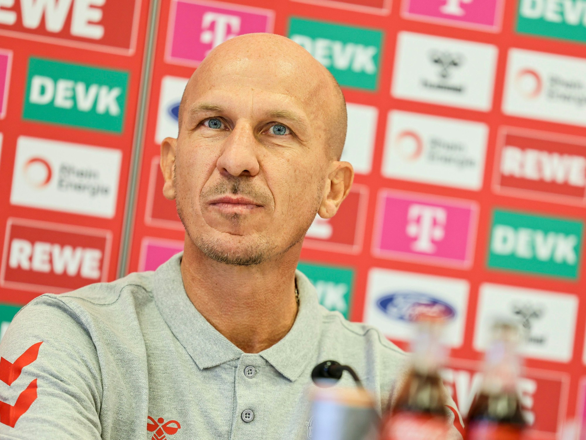 Gerhard Struber bei der Pressekonferenz des 1. FC Köln.