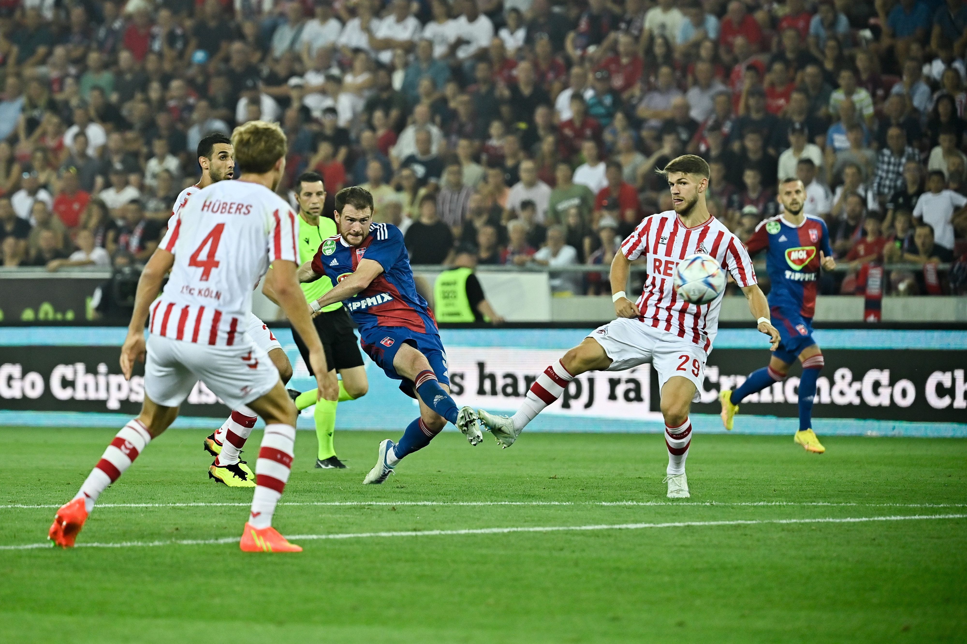 Budu Zivzivadze im Spiel gegen den 1. FC Köln.