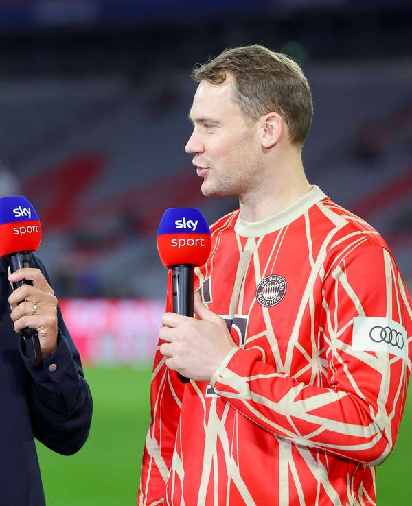 Manuel Neuer im Interview mit Sky-Moderator Sebastian Hellmann.
