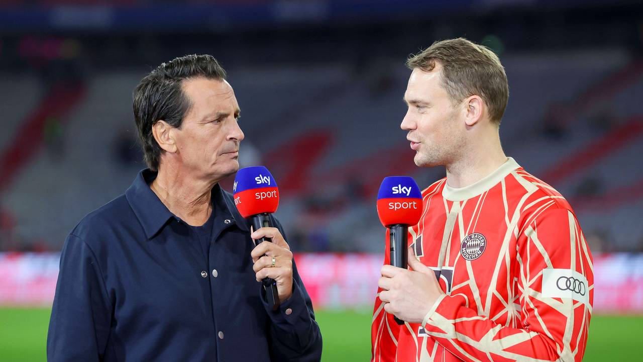 Manuel Neuer im Interview mit Sky-Moderator Sebastian Hellmann.
