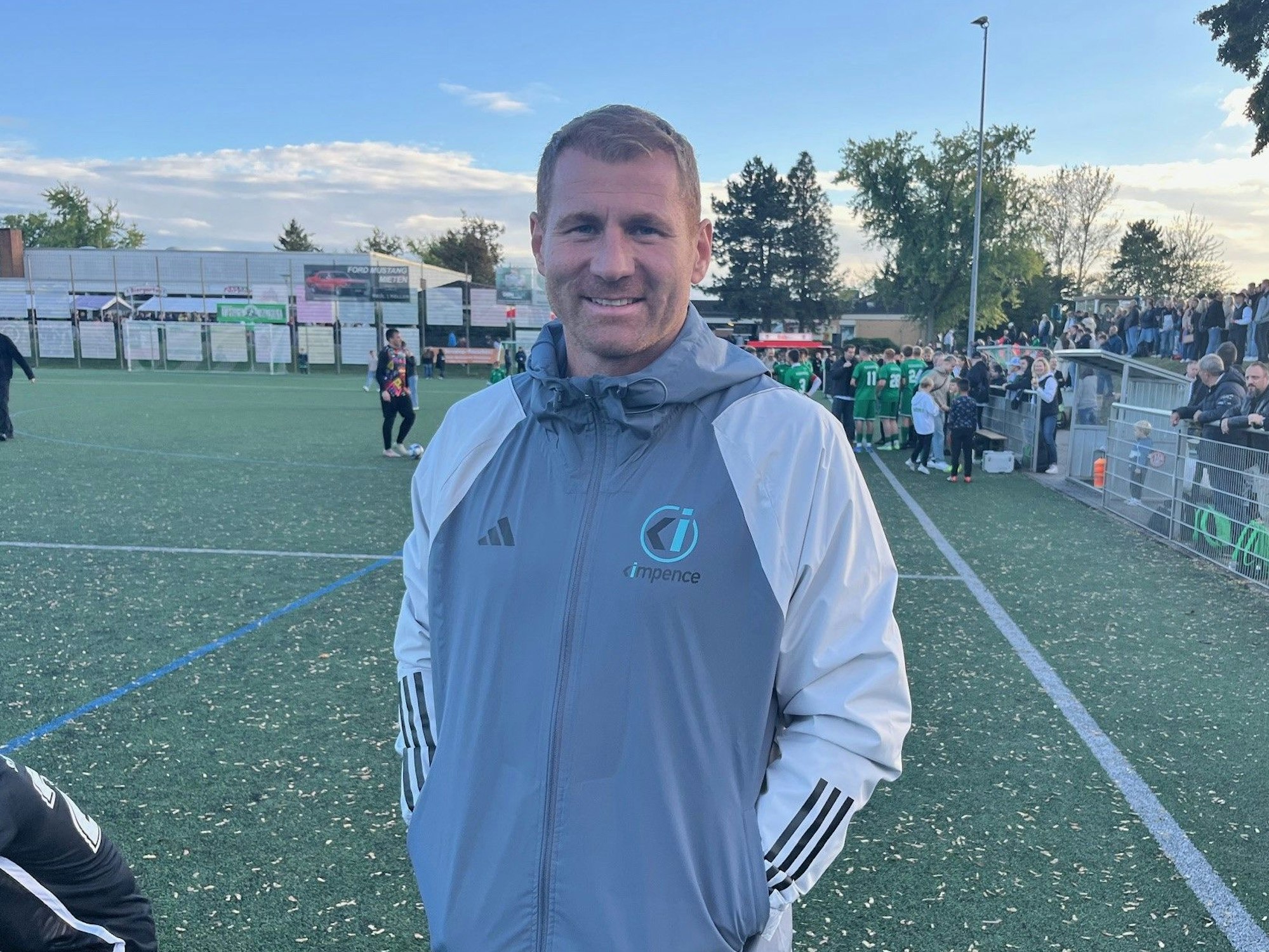 Lukas Sinkiewicz beim Benefizspiel für Max in Pulheim.