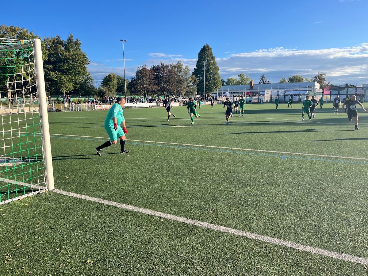 Thomas Cichon auf dem Platz als Torwart.