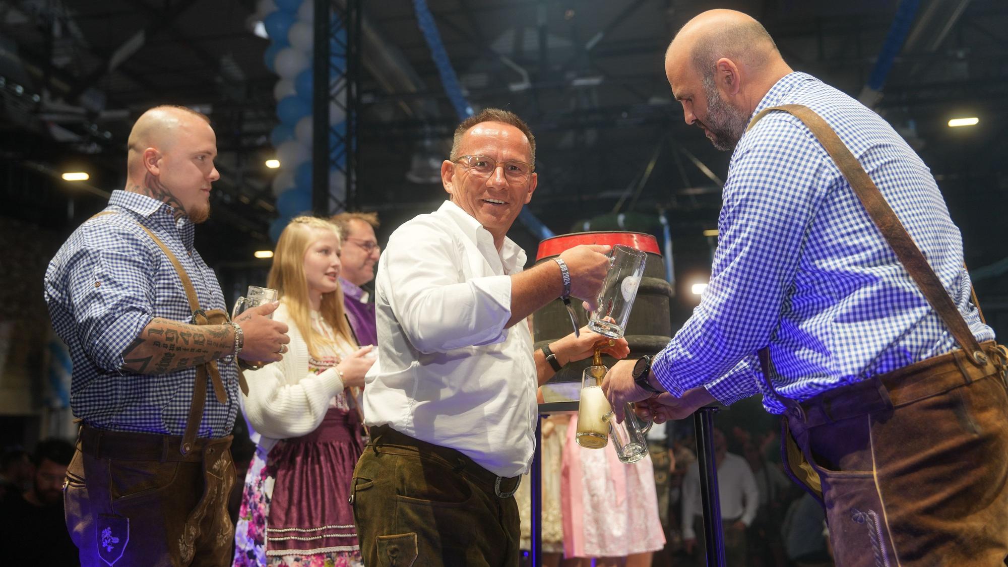 Fassanstich bei der Kölner Wiesn.