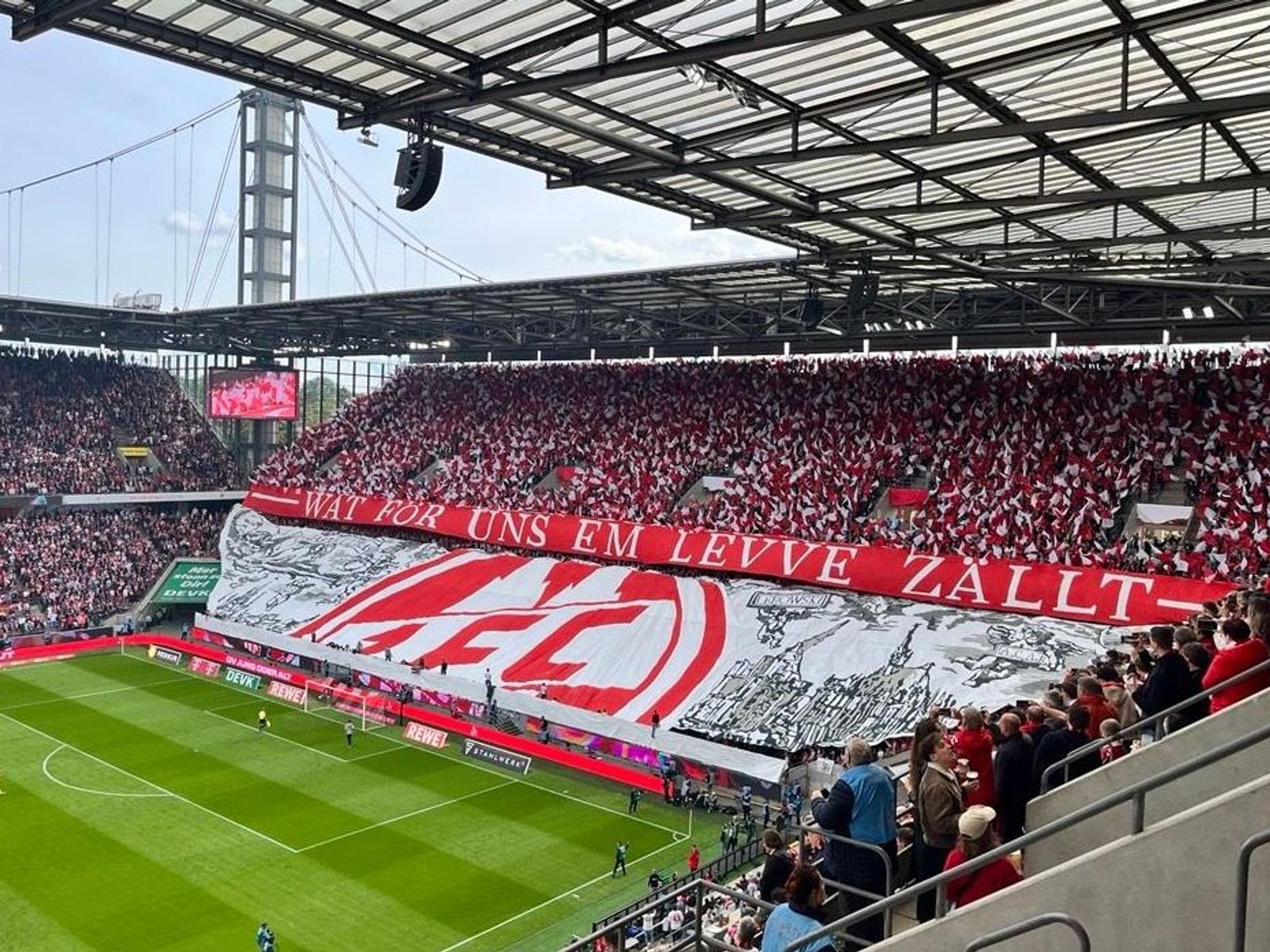 Rhein-Energie-Stadion. Blick auf das die Südtribüne mit Choreo.