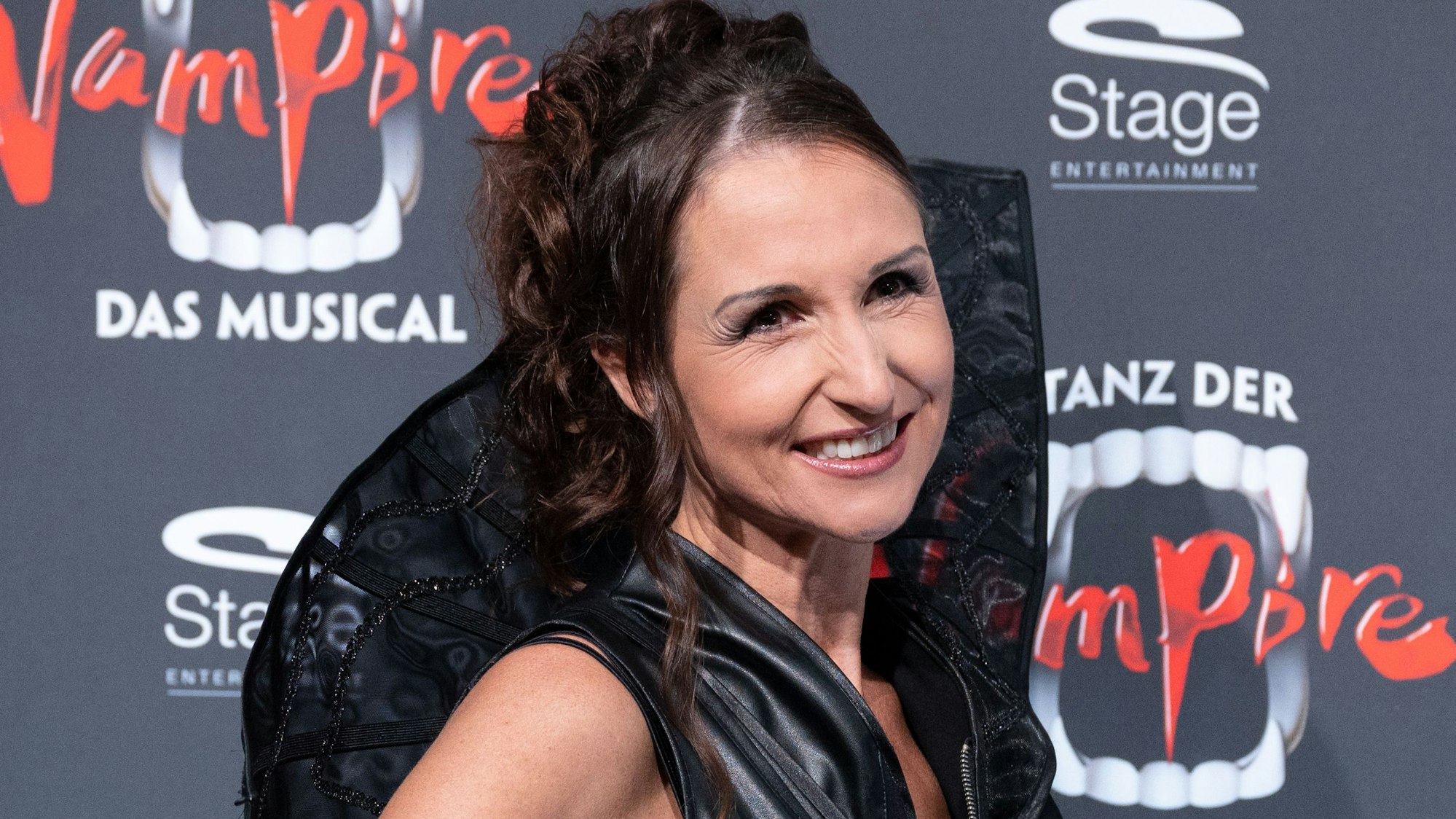Anita Hofmann, Sängerin, kommt zur Premiere des Musicals ‚Tanz der Vampire‘ in das Palladium Theater.