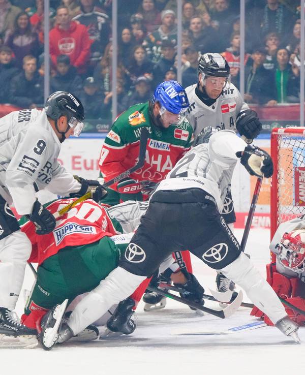 Mirko Pantkowski 30, Kölner Haie Maximilian Kammerer 9, Kölner Haie Alexander Oblinger 50, Augsburger Panther und Justin Volek 9, Augsburger Panther beim Spiel Augsburger Panther v Kölner Haie