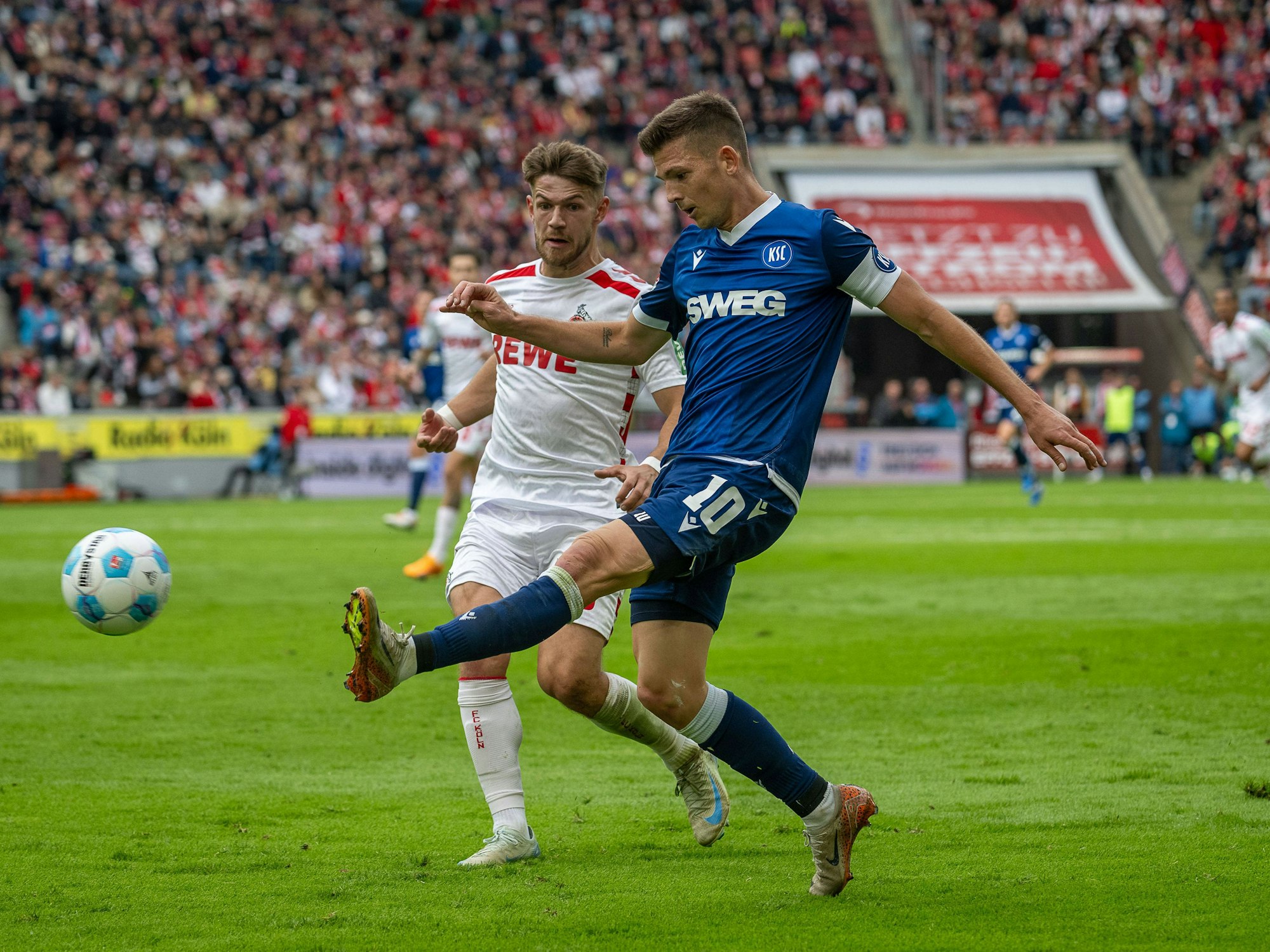 Marvin Wanitzek und Jan Thielmann im Duell.