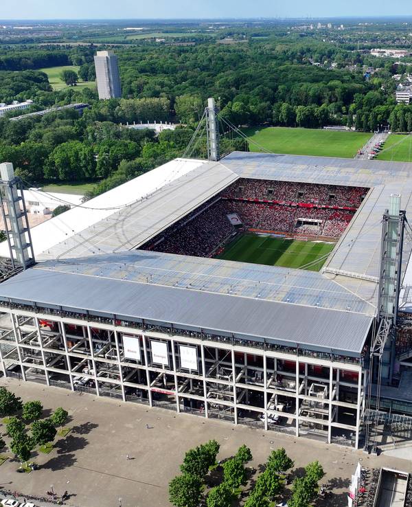Rhein-Energie-Stadion (Luftaufnahme mit einer Drohne).