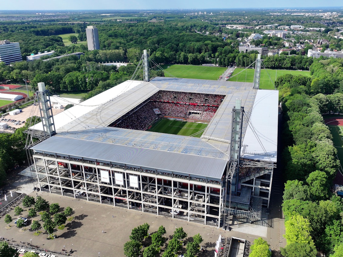 Rhein-Energie-Stadion (Luftaufnahme mit einer Drohne).