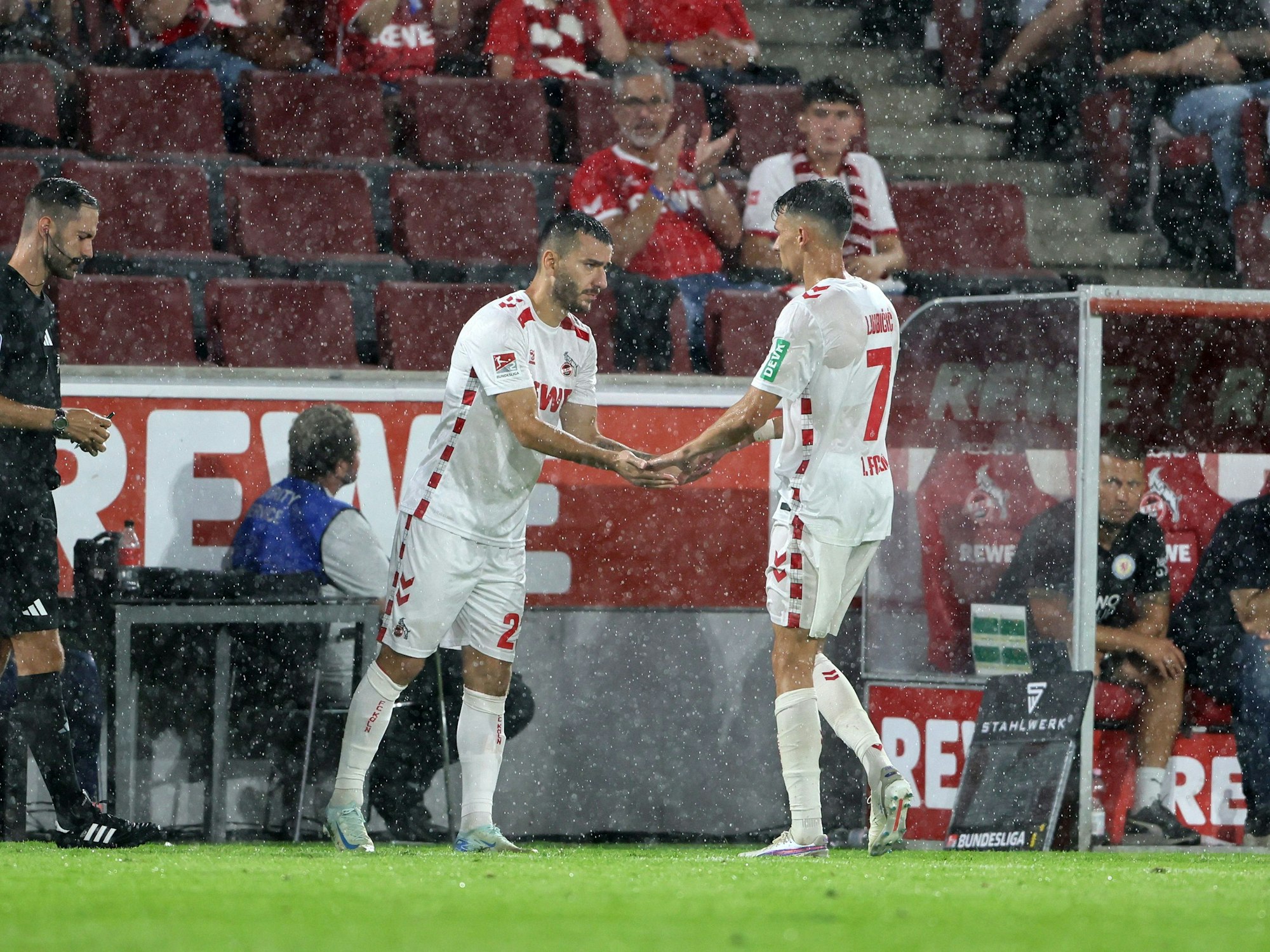 Sargis Adamyan und Dejan Ljubicic (1. FC Köln).
