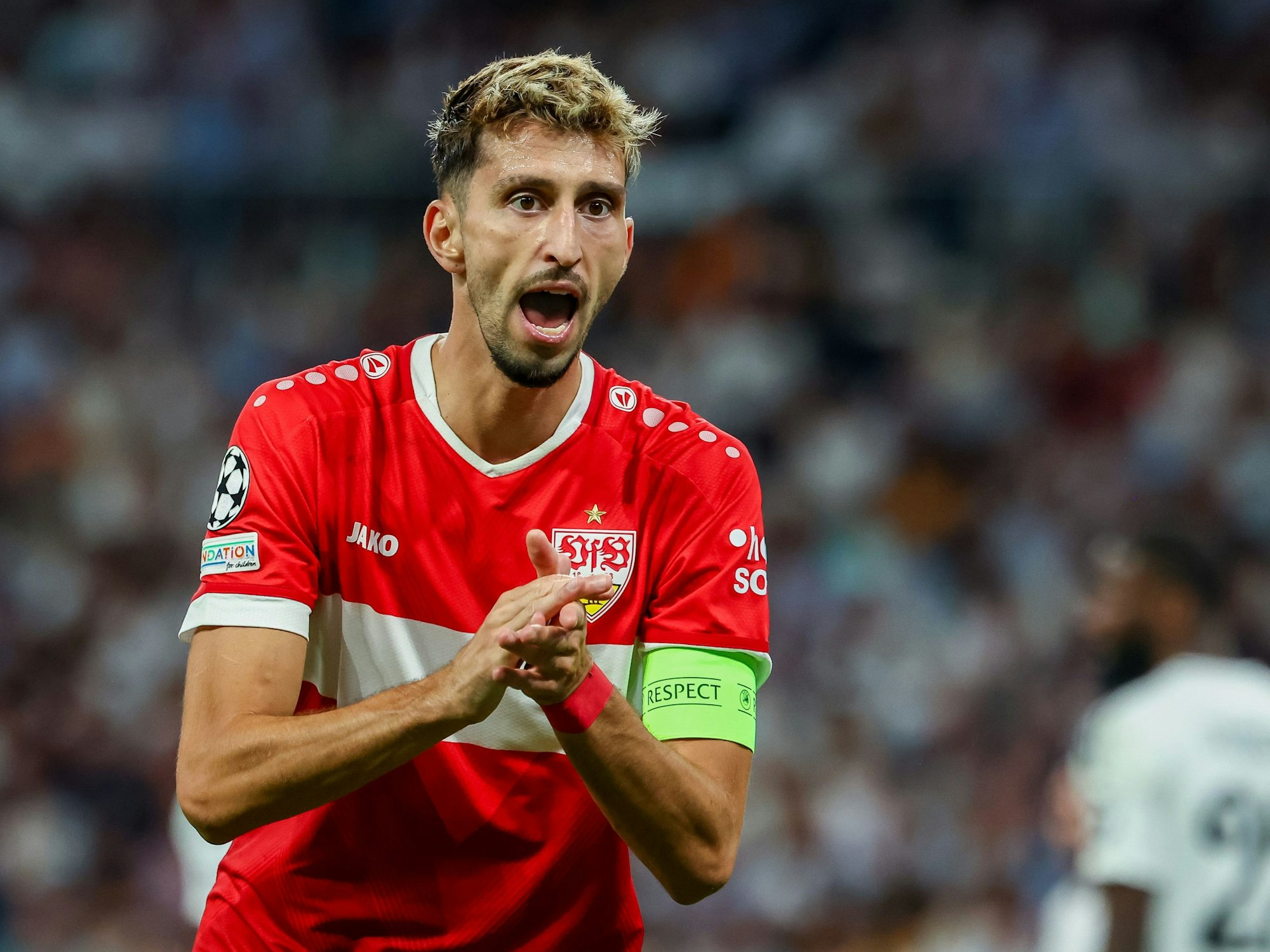 Stuttgarts Spieler Atakan Karazor reagiert.