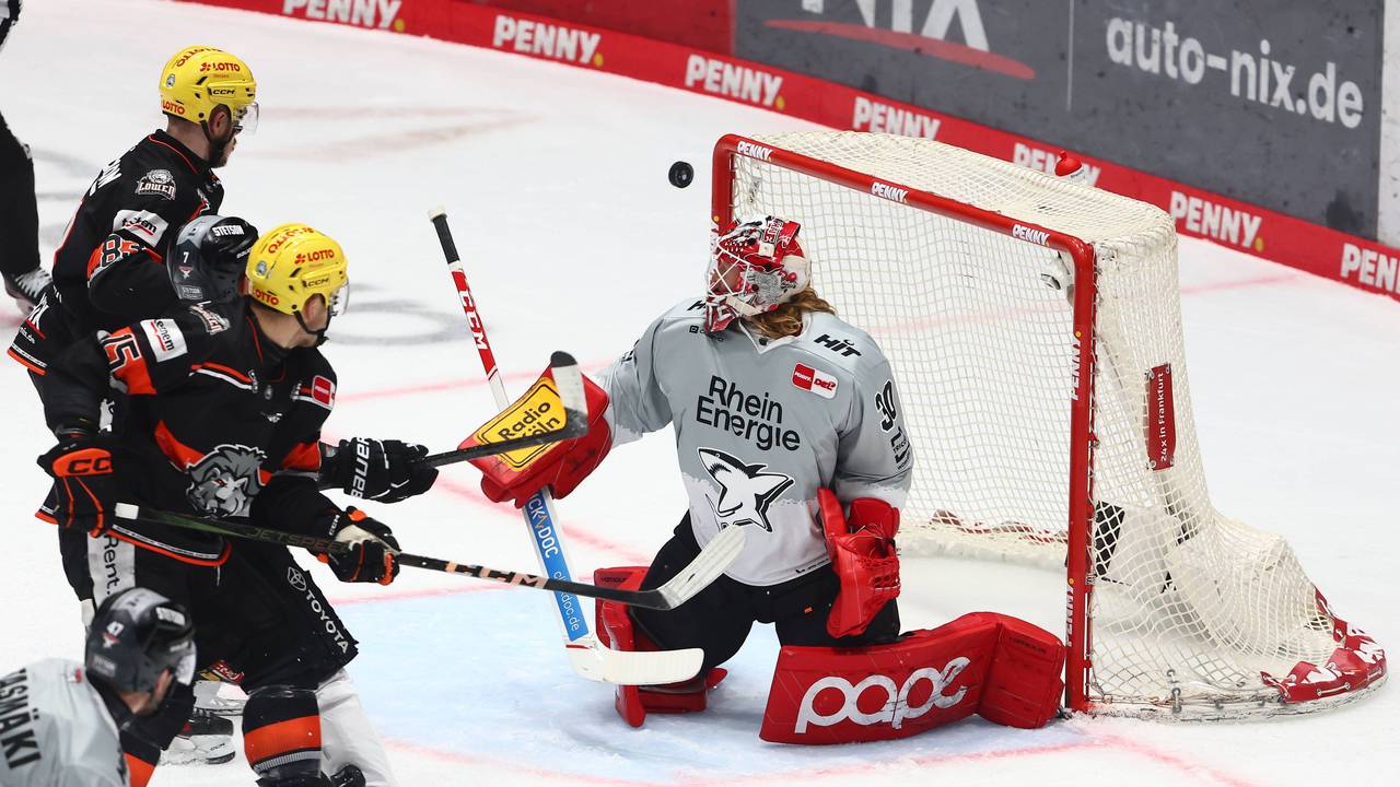 Haie-Goalie Mirko Pantkowski am Dienstag (1. Oktober 2024) im Spiel gegen die Löwen Frankfurt.