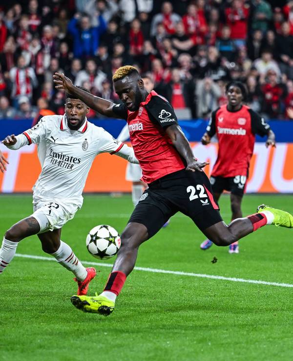 Bayer-Stürmer Victor Boniface erzielt sein Tor zum 1:0 im Spiel gegen die AC Mailand am Dienstag (1. Oktober 2024).