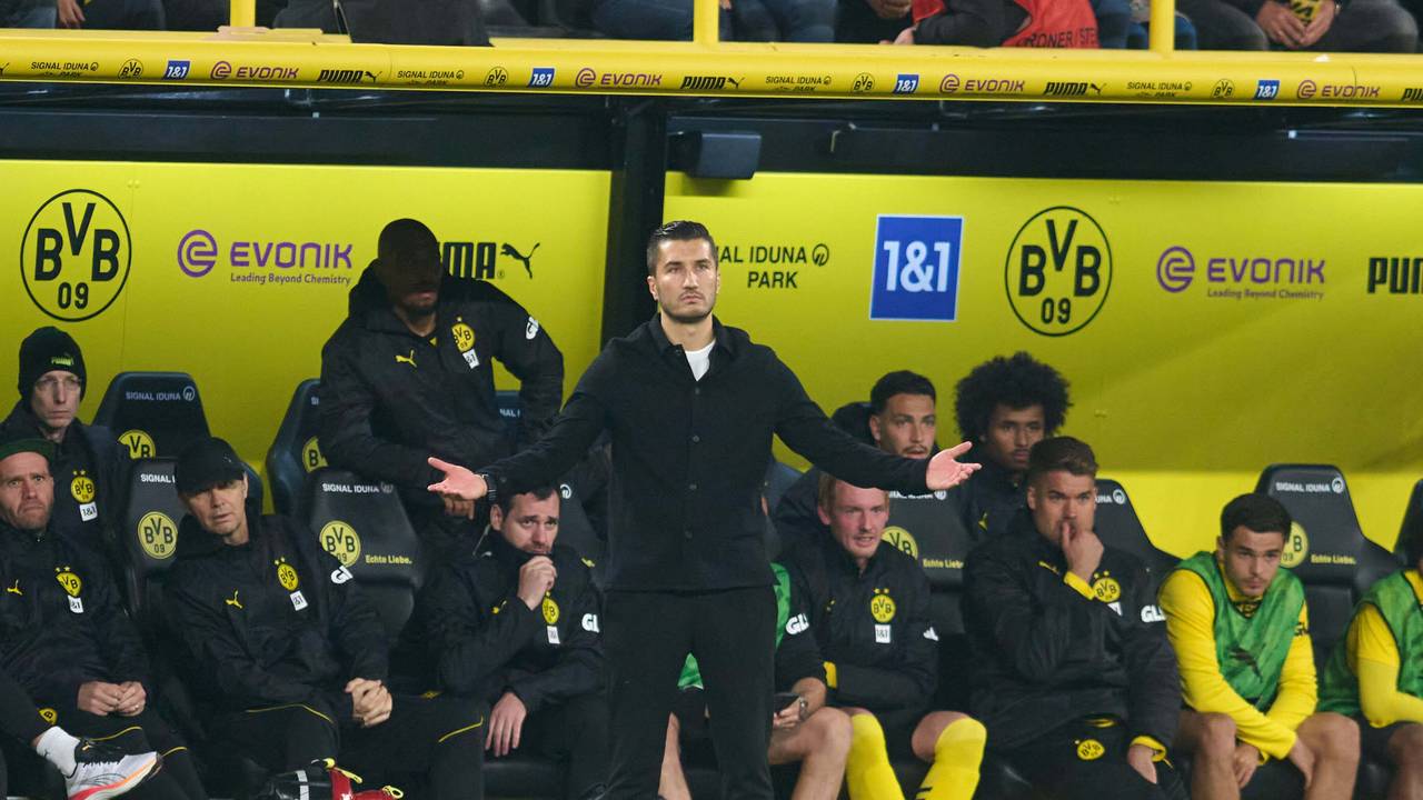 Nuri Sahin gestikuliert beim Spiel des BVB gegen Heidenheim.