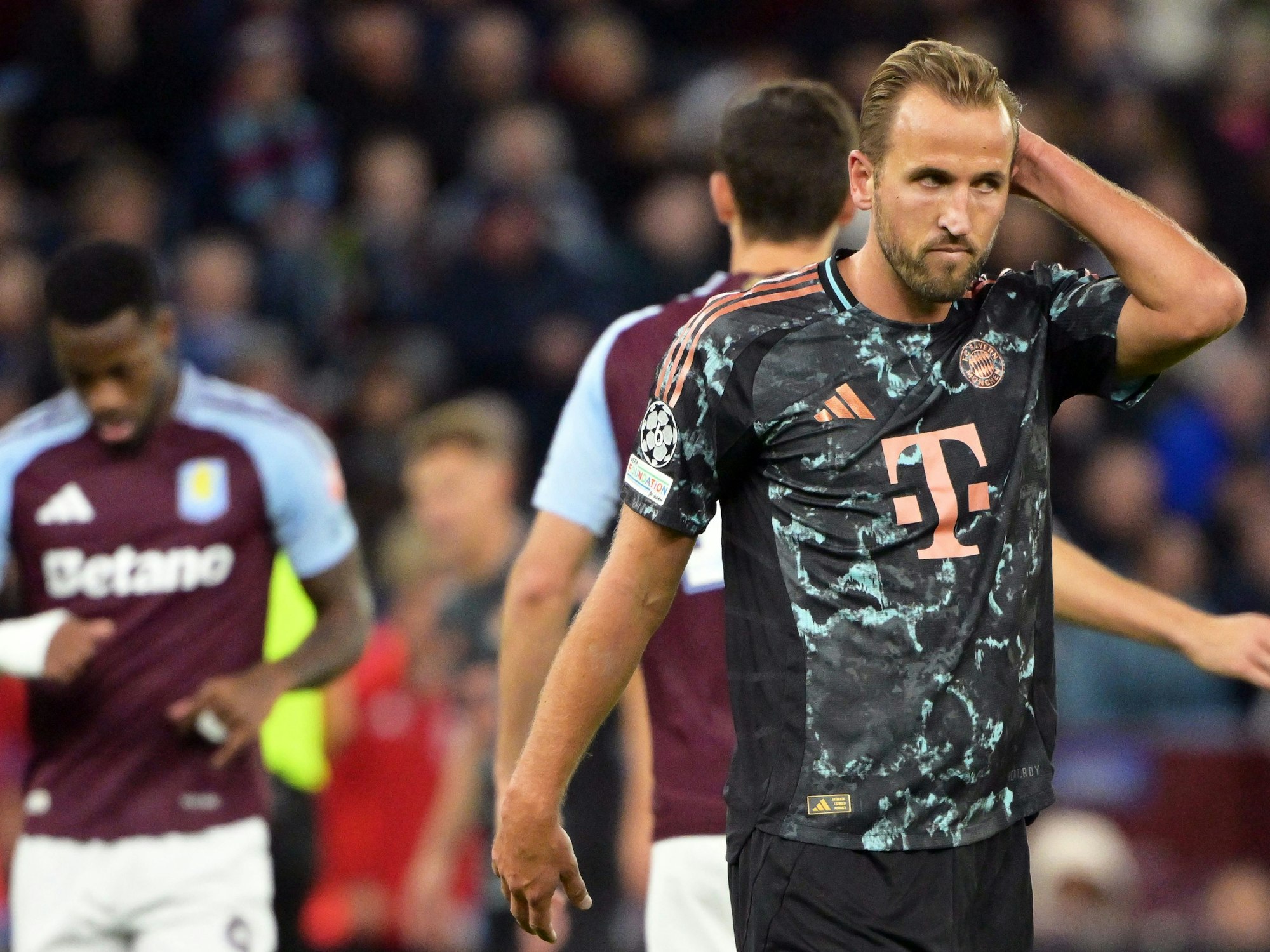 Münchens Harry Kane reagiert.