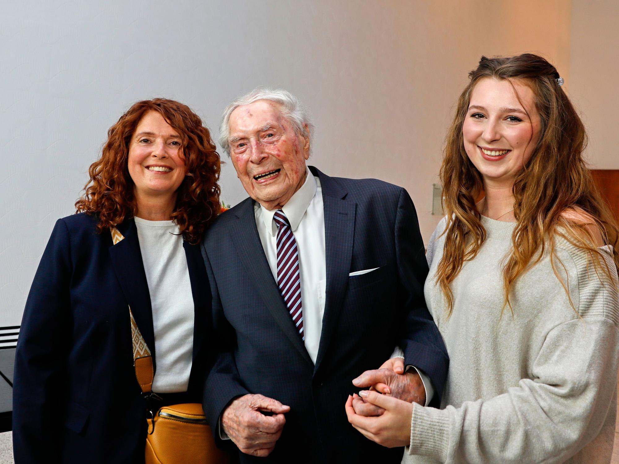 Ludwig Sebus mit Tochter Ulla und Enkelin Lucia.
