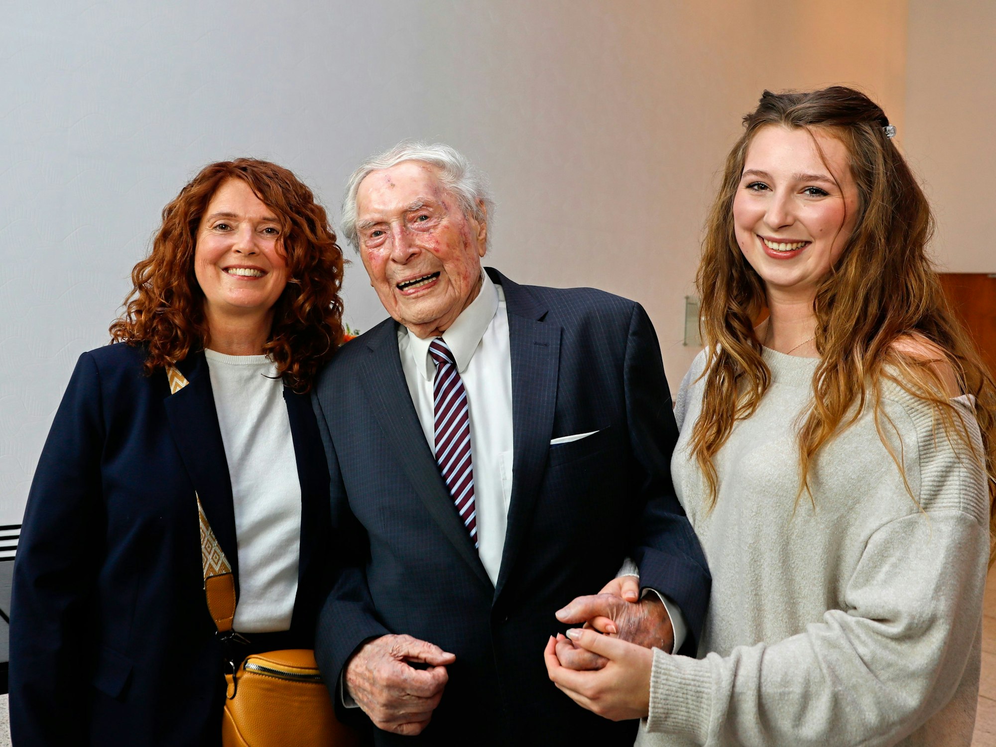 Ludwig Sebus mit Tochter Ulla und Enkeltochter Lucia.