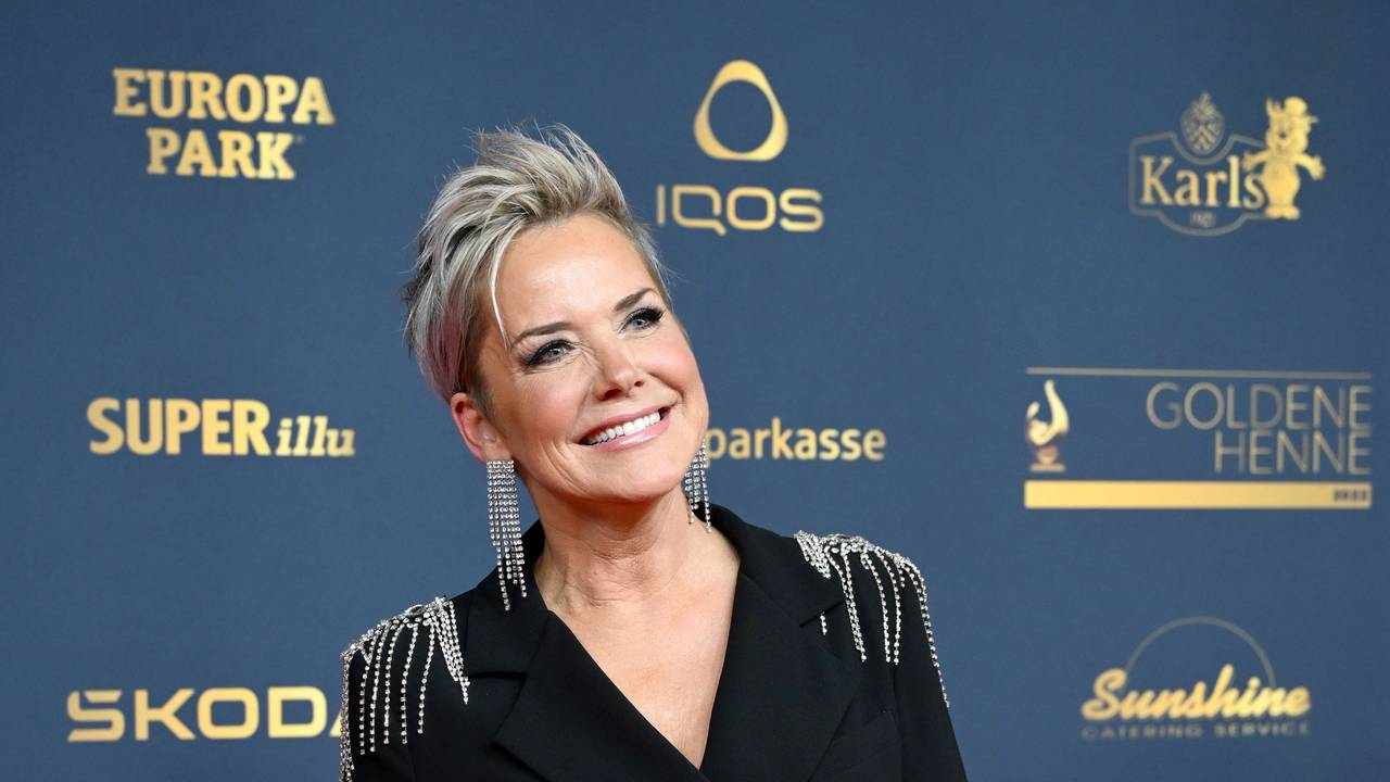 Moderatorin Inka Bause kommt zu der Verleihung des Medienpreises „Goldene Henne“ in Leipzig.
