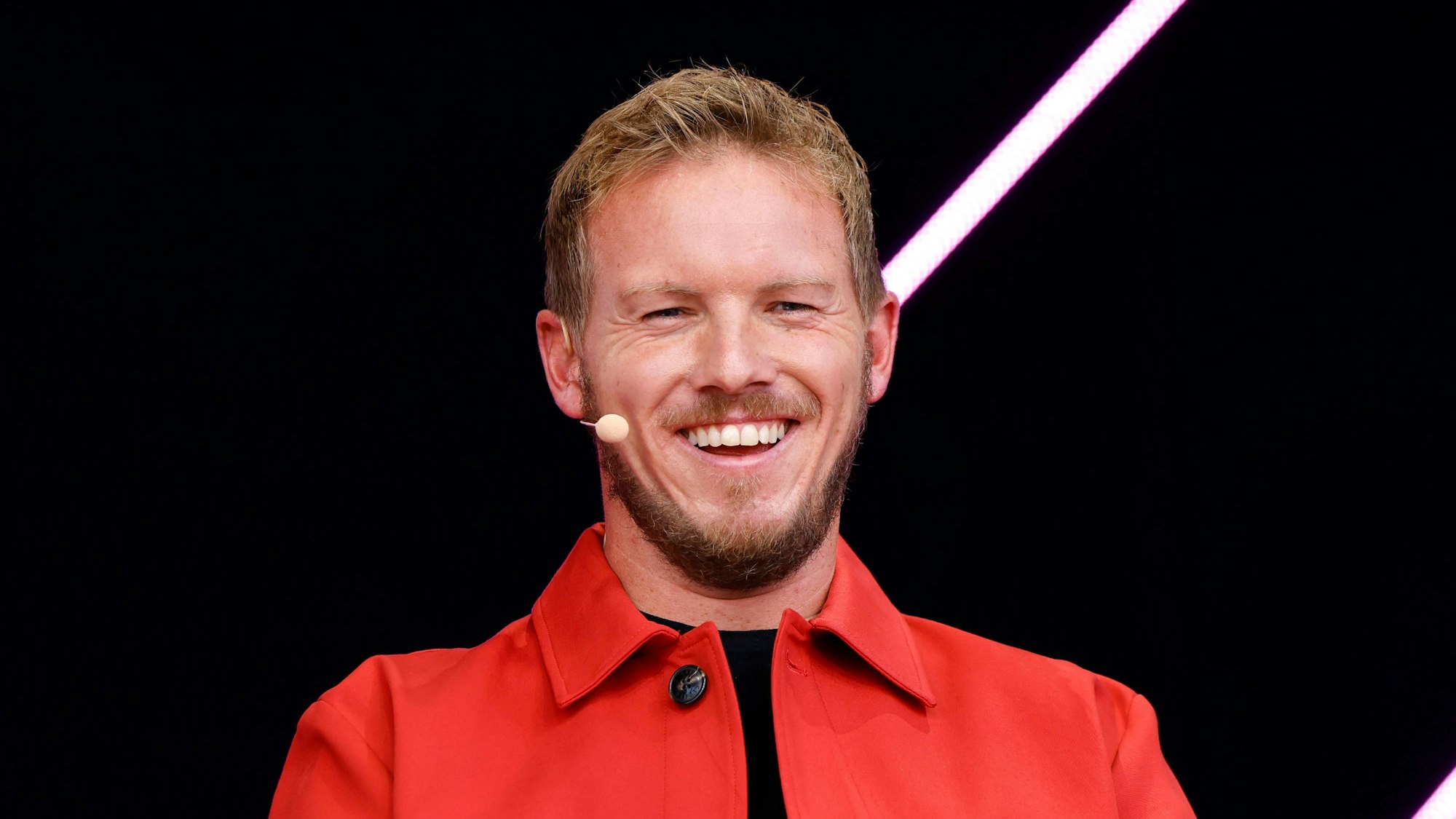 Julian Nagelsmann lacht.