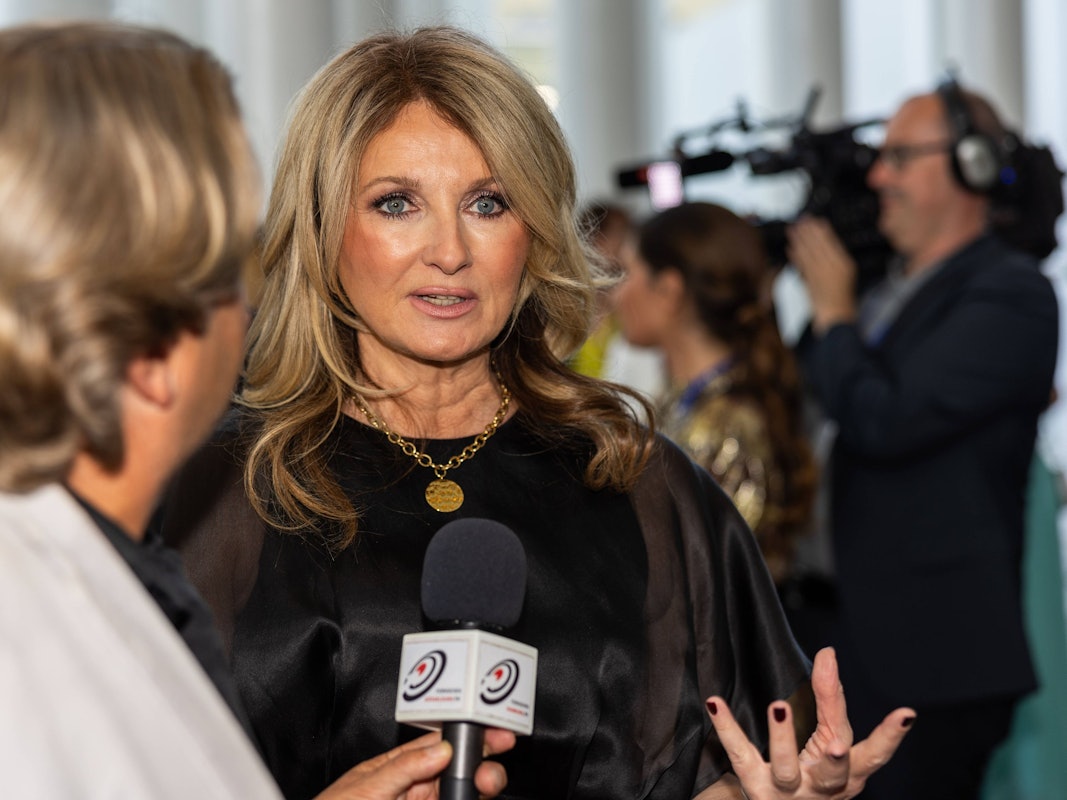 Frauke Ludowig im Juni 2024 auf dem Roten Teppich im Foyer der Phillharmonie Luxembourg.