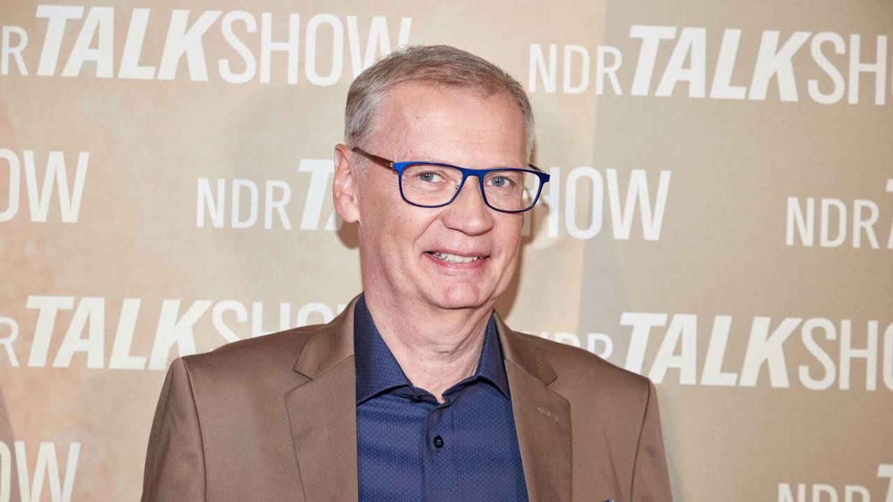 Quizmaster Günther Jauch kommt zur 1000. Sendung der „NDR Talk Show“.