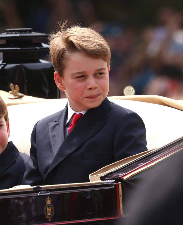 Prinzessin Charlotte (9), Prinz Louis () und prinz George (11) haben ein enges Verhältnis zu ihrem Opa Charles. Das Foto zeigt die Kinder von Prinz William und Prinzessin Kate am 17. Juni 2023 bei der Parade „Trooping the colour“.