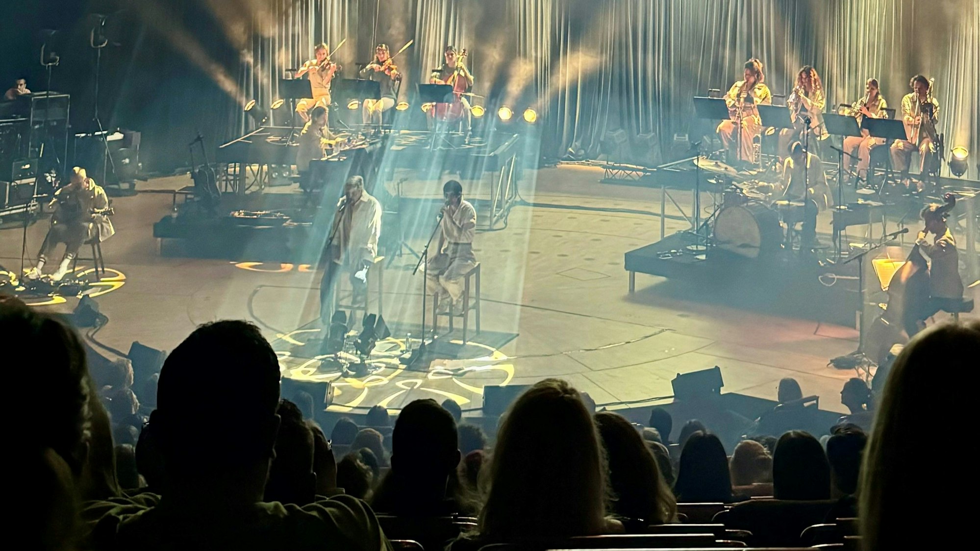 Philipp Poisel sorgte am Sonntagabend (6. Oktober) in der Philharmonie in Köln für große Gefühle.