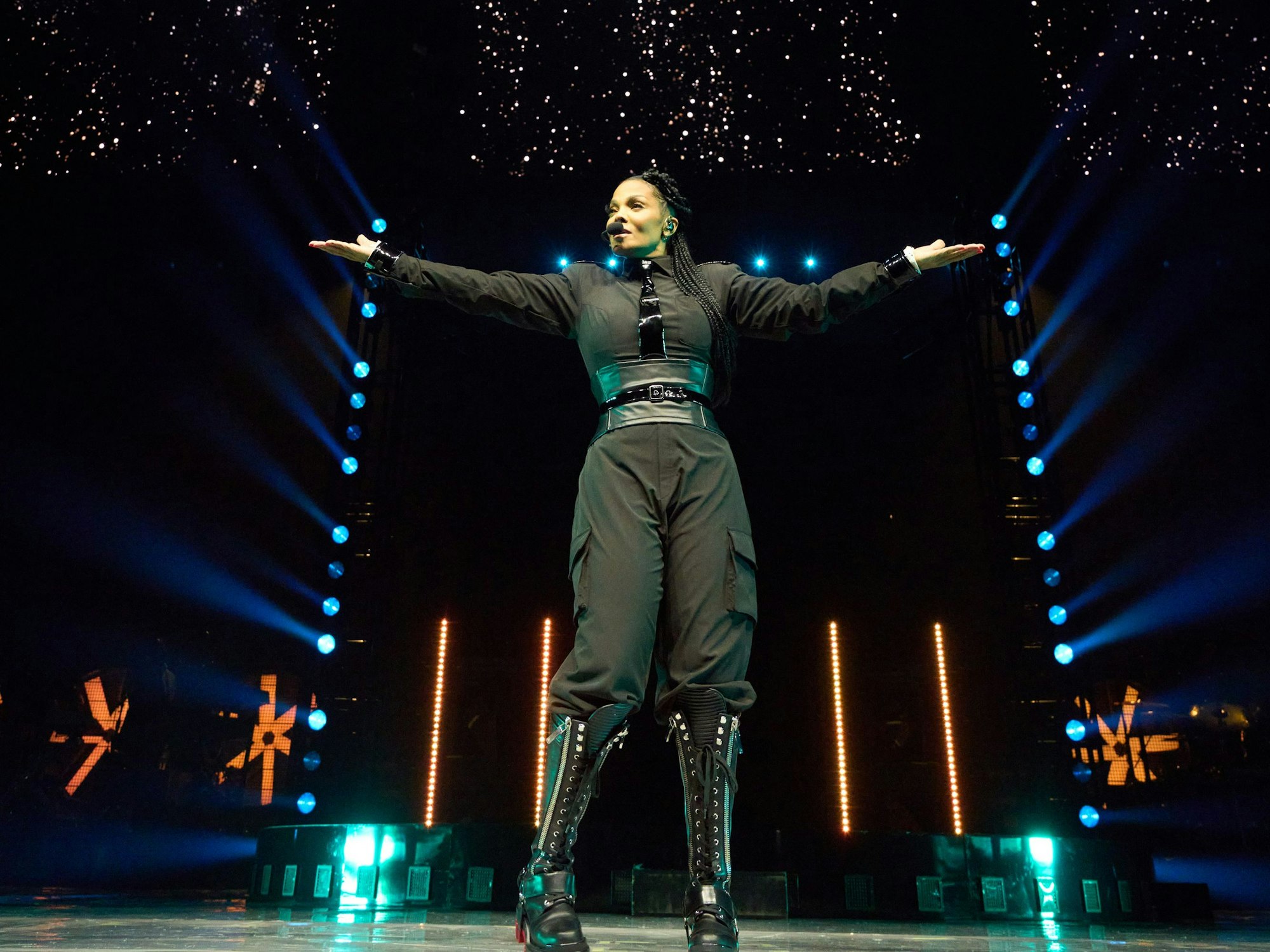 Janet Jackson auf der Bühne.