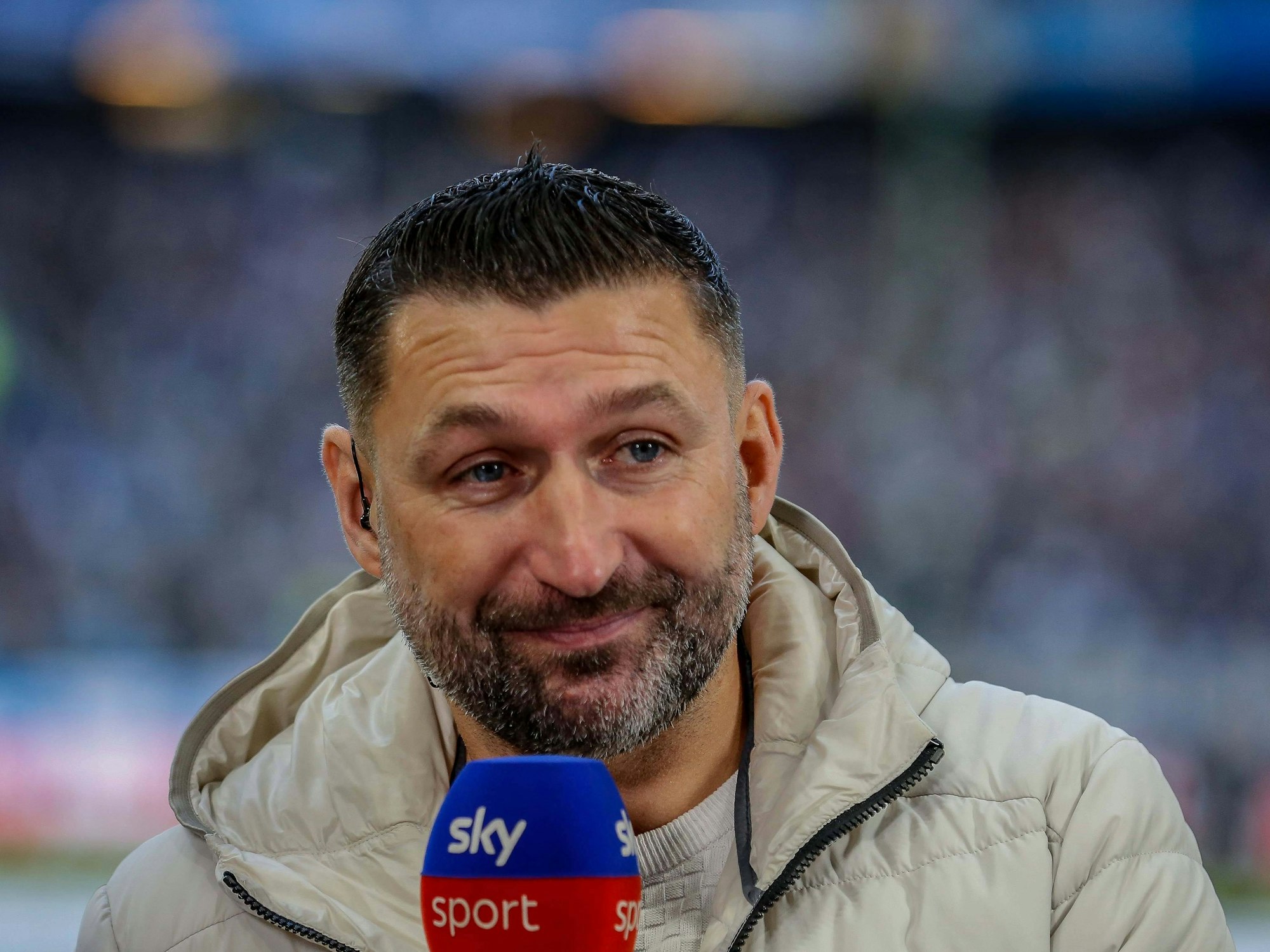 Torsten Mattuschka am Sky-Mikro.