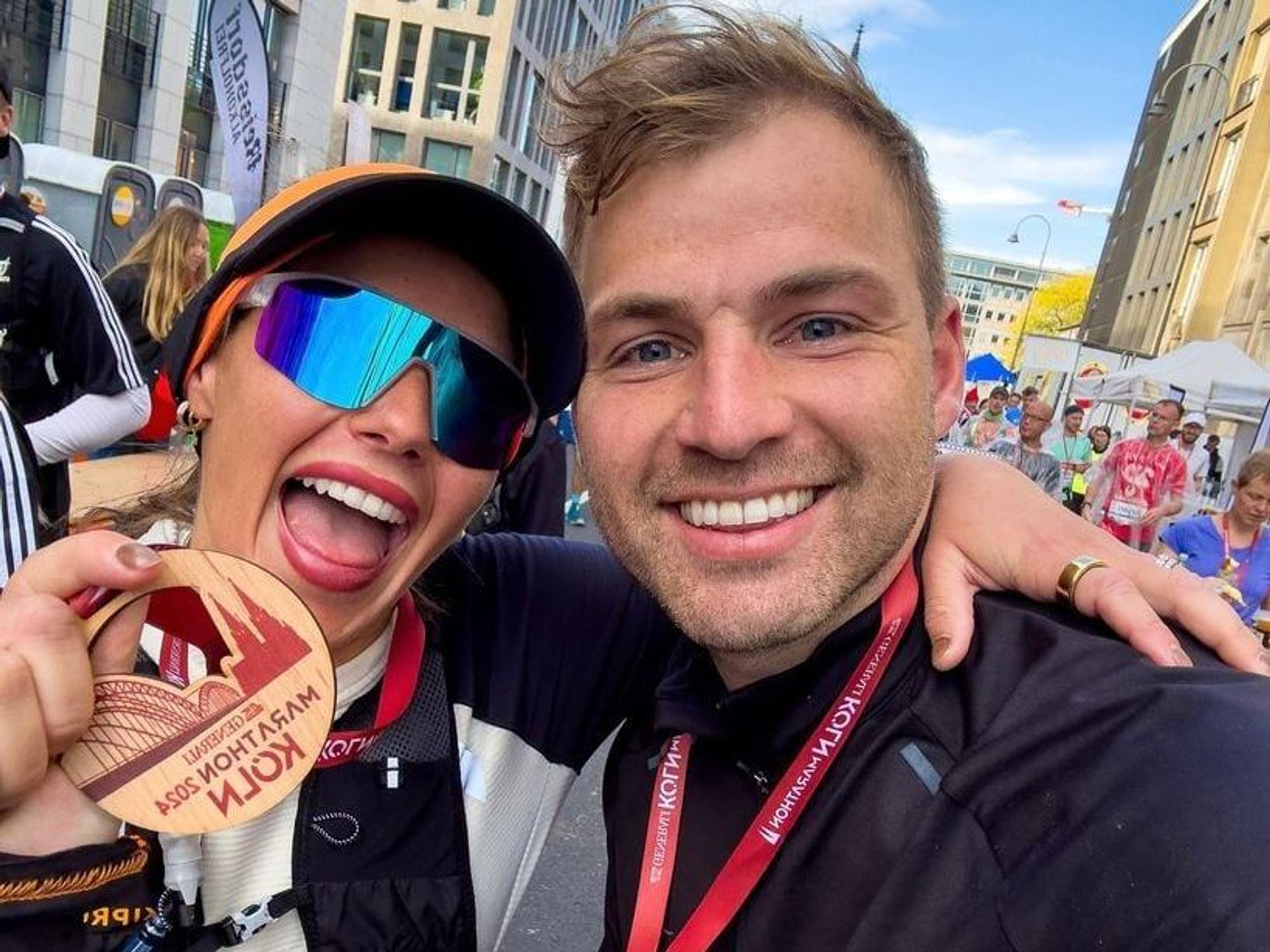 Sarah Engels mit Mann Julian beim Marathon.