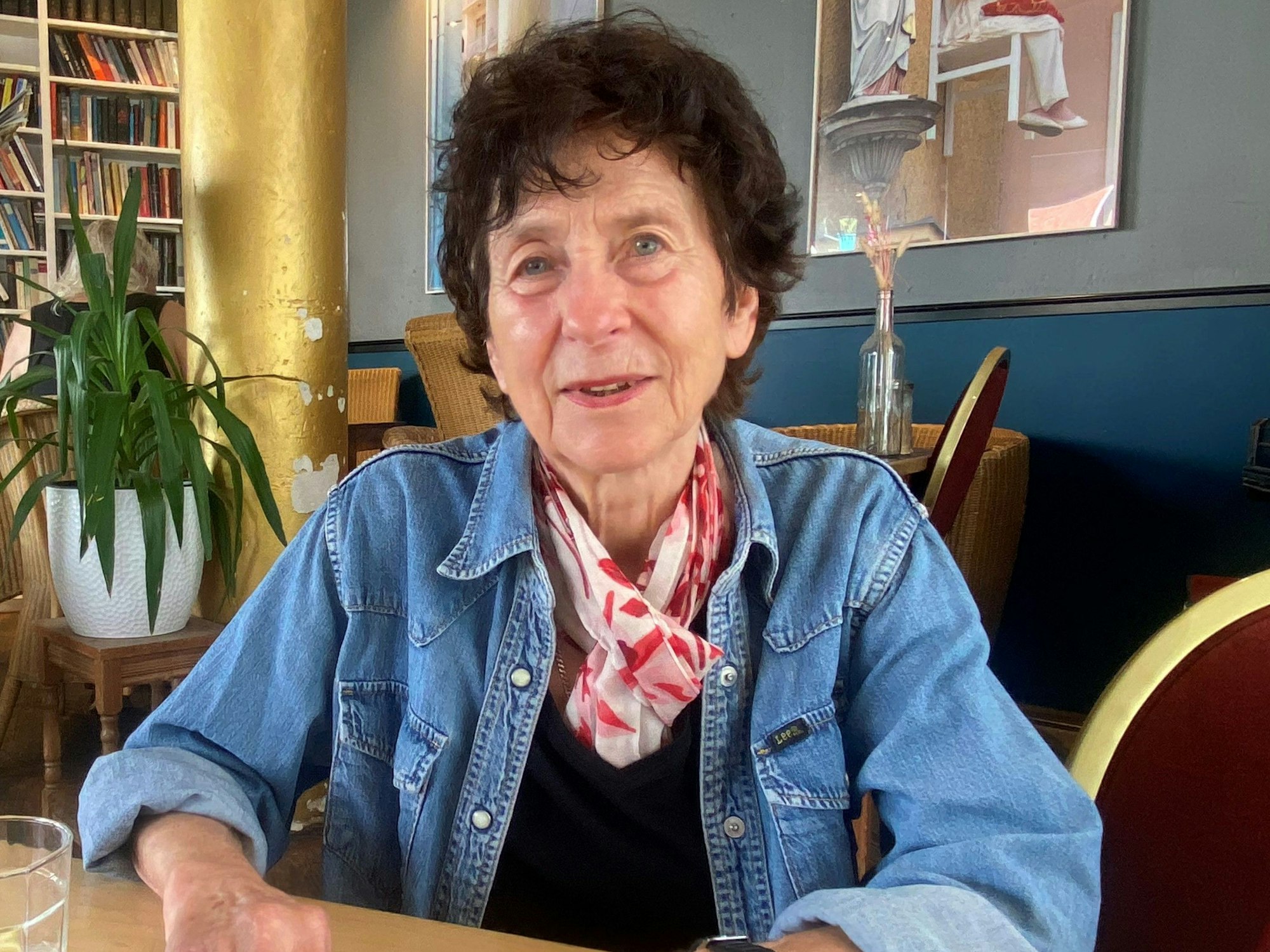 Die Künstlerin Christine Kaul entwarf ein Mahnmal für die Ermordete Angelika Bayer.