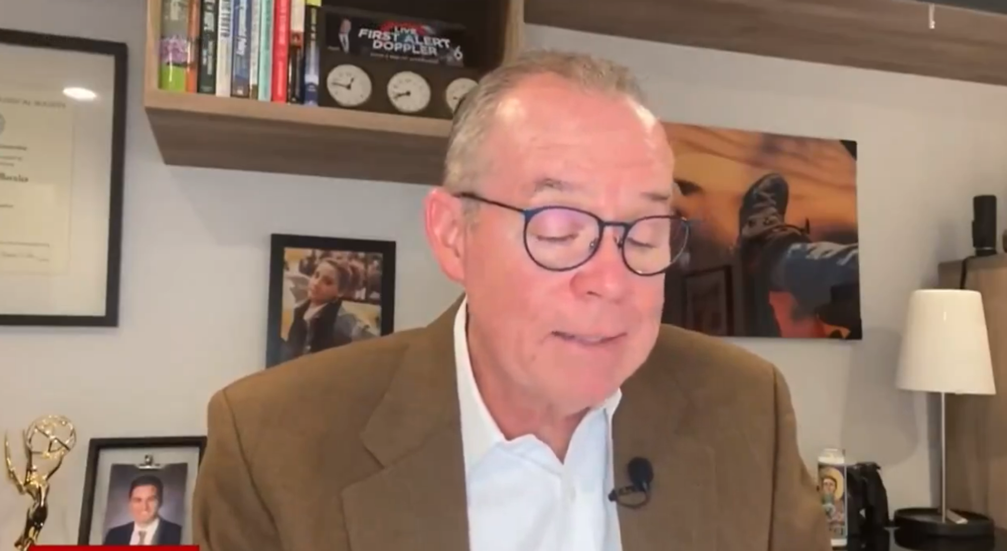 John Morales bricht während einer Berichterstattung in Tränen aus