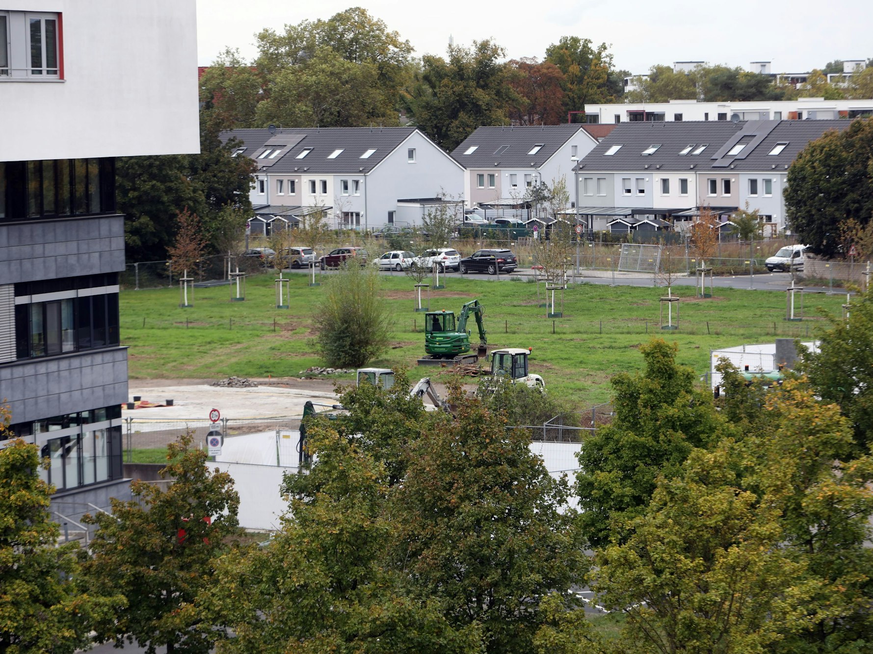 Untersuchungen wegen einer Bombe am Krankenhaus Merheim.