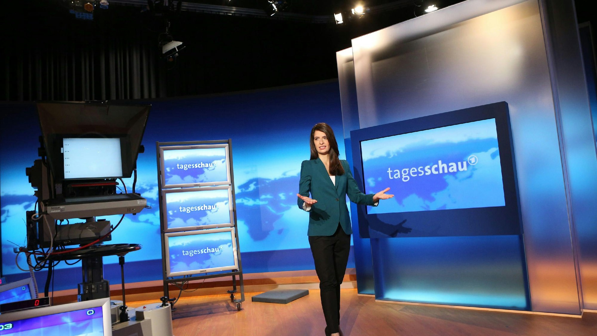 Ex „Tagesschau“-Moderatorin Linda Zervakis (hier 2013 im ARD-Studio) ist einem Medienbericht zufolge verunglückt.