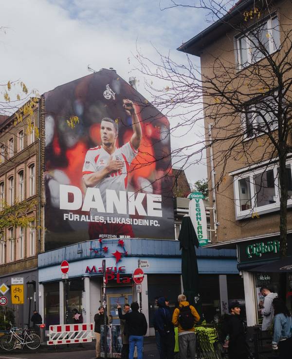 Hauswand in Ehrenfeld mit Gemälde von Lukas Podolski.