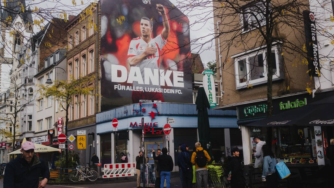 Hauswand in Ehrenfeld mit Gemälde von Lukas Podolski.