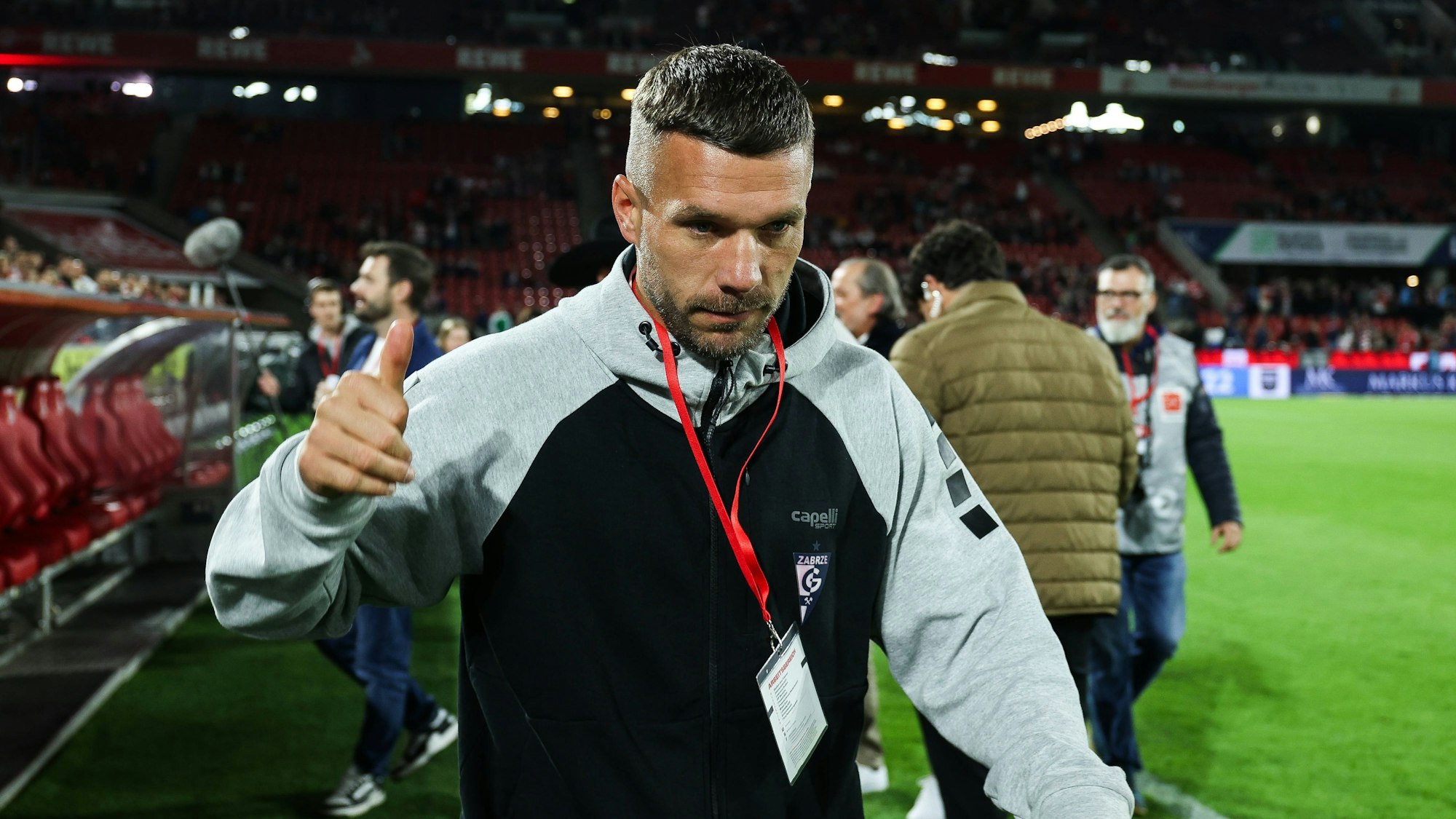 Lukas Podolski am 10. Oktober im Rhein-Energie-Stadion kurz vor seinem Abschiedsspiel: Poldi war auch zu Gast bei „TV total“.